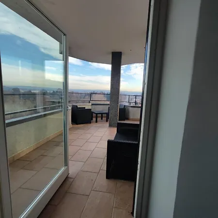 Panoramic Lake Apartment Dormelletto